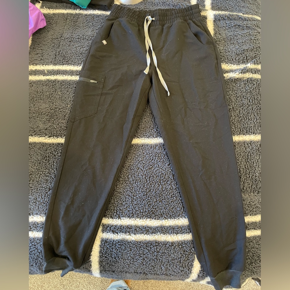 Black high waisted FIGS joggers